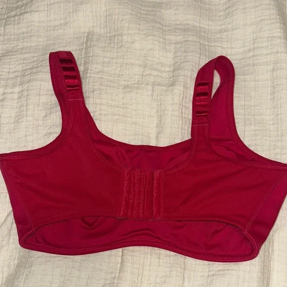 Wacoal Red Sports Bra - Picture 2 of 4
